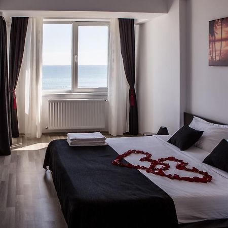Oasis By The Sea - Summerland Apartment Mamaia Esterno foto