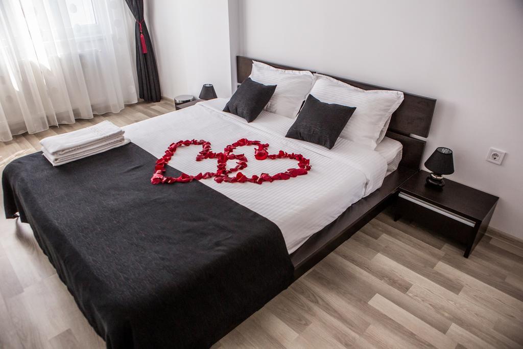 Oasis By The Sea - Summerland Apartment Mamaia Esterno foto